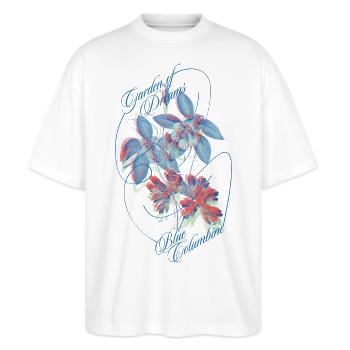 Blue Columbine – Garden of Dreams - Stanley/Stella Oversized Unisex Bio T-Shirt Blaster 2.0 - Weiß - Vorne - Alina (178cm) & Michal (187cm)