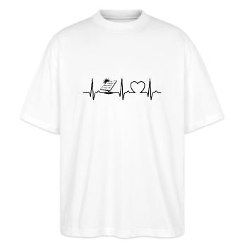 Photovoltaik - Solarenergie - EKG Kurve - Puls - Stanley/Stella Oversized Unisex Bio T-Shirt Blaster 2.0 - Weiß - Vorne - Alina (178cm) & Michal (187cm)