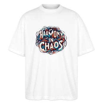 Harmonie im Chaos - Musiktypografie - Stanley/Stella Oversized Unisex Bio T-Shirt Blaster 2.0 - Weiß - Vorne - Alina (178cm) & Michal (187cm)