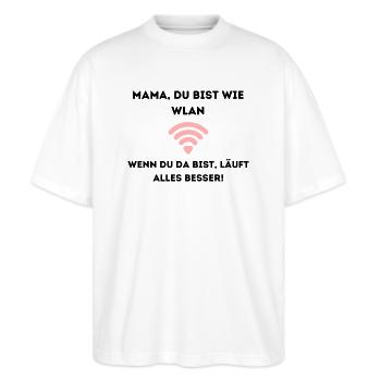 Mama, du bist wie Wlan - Stanley/Stella Oversized Unisex Bio T-Shirt Blaster 2.0 - Weiß - Vorne - Alina (178cm) & Michal (187cm)