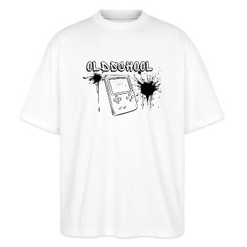 „Oldschool“ Streetwear Design - Stanley/Stella Oversized Unisex Bio T-Shirt Blaster 2.0 - Weiß - Vorne - Alina (178cm) & Michal (187cm)