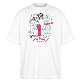 Jahrgang 1951 Geburtstagsgeschenk 1951 Tochter 1951 - Stanley/Stella Oversized Unisex Bio T-Shirt Blaster 2.0 - Weiß - Vorne - Alina (178cm) & Michal (187cm)