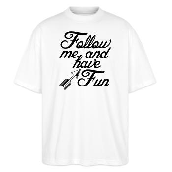Follow me for fun Sprüche, Party, Geschenk - Stanley/Stella Oversized Unisex Bio T-Shirt Blaster 2.0 - Weiß - Vorne - Alina (178cm) & Michal (187cm)