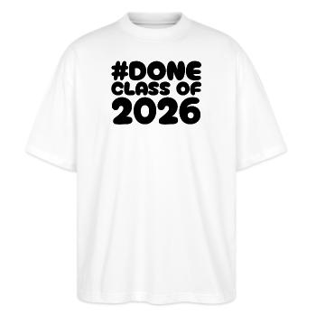 #Done Class of 2026 – Abschluss - Stanley/Stella Oversized Unisex Bio T-Shirt Blaster 2.0 - Weiß - Vorne - Alina (178cm) & Michal (187cm)