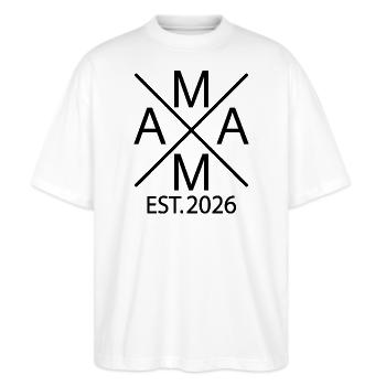 Mama est. 2026 Stolze Mama 2026 - Stanley/Stella Oversized Unisex Bio T-Shirt Blaster 2.0 - Weiß - Vorne - Alina (178cm) & Michal (187cm)