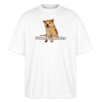 Akita im Standby-Modus - Stanley/Stella Oversized Unisex Bio T-Shirt Blaster 2.0 - Weiß - Vorne - Alina (178cm) & Michal (187cm)