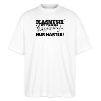 Blasmusik – Nur härter als Sport - Stanley/Stella Oversized Unisex Bio T-Shirt Blaster 2.0 - Weiß - Vorne - Alina (178cm) & Michal (187cm)