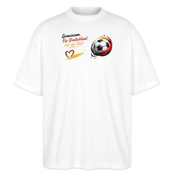 Gemeinsam Fußball Herzdesign - Stanley/Stella Oversized Unisex Bio T-Shirt Blaster 2.0 - Weiß - Vorne - Alina (178cm) & Michal (187cm)