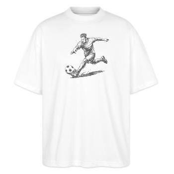 Dynamischer Fußballer im Comic Stil - Stanley/Stella Oversized Unisex Bio T-Shirt Blaster 2.0 - Weiß - Vorne - Alina (178cm) & Michal (187cm)