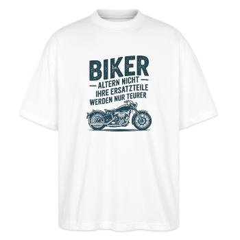 Biker altern nicht - Spruch - Stanley/Stella Oversized Unisex Bio T-Shirt Blaster 2.0 - Weiß - Vorne - Alina (178cm) & Michal (187cm)