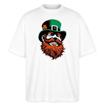 Leprechaun Irland - Stanley/Stella Oversized Unisex Bio T-Shirt Blaster 2.0 - Weiß - Vorne - Alina (178cm) & Michal (187cm)
