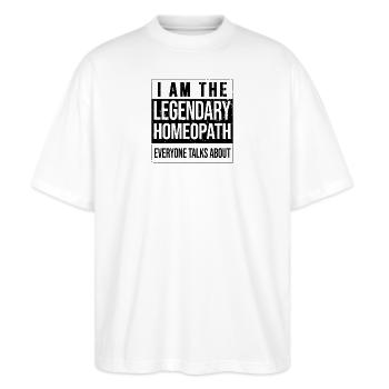 Legendäre homöopathische Kräuter Heilpraktiker - Stanley/Stella Oversized Unisex Bio T-Shirt Blaster 2.0 - Weiß - Vorne - Alina (178cm) & Michal (187cm)