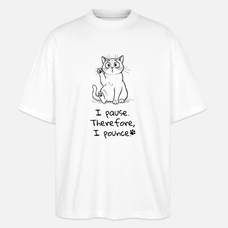 Pause & Pounce – Cat Lover Tee - Stanley/Stella Oversized Unisex Bio T-Shirt Blaster 2.0 - Weiß