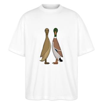 Zwei Laufenten Kopf vorn - Stanley/Stella Oversized Unisex Bio T-Shirt Blaster 2.0 - Weiß - Vorne - Alina (178cm) & Michal (187cm)