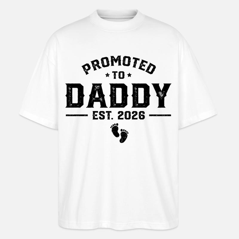 Daddy Est 2026 – Lustiges Papa  - Stanley/Stella Oversized Unisex Bio T-Shirt Blaster 2.0 - Weiß