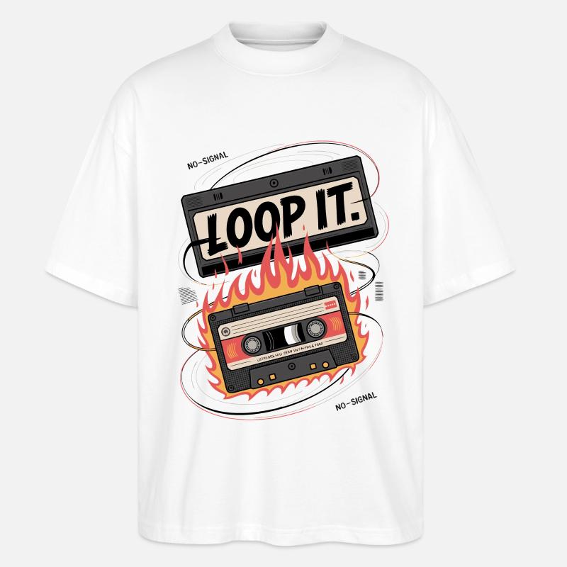 Retro Kassette mit "Loop It" Flammen-Design - Stanley/Stella Oversized Unisex Bio T-Shirt Blaster 2.0 - Weiß