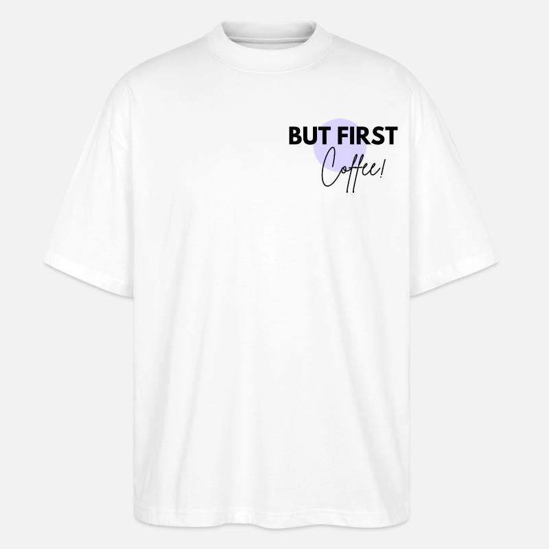 BUT FIRST, COFFEE!! - Stanley/Stella Oversized Unisex Bio T-Shirt Blaster 2.0 - Weiß