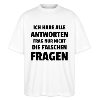 Ich Habe Alle Antworten - Lustiger Spruch - Stanley/Stella Oversized Unisex Bio T-Shirt Blaster 2.0 - Weiß - Vorne - Alina (178cm) & Michal (187cm)