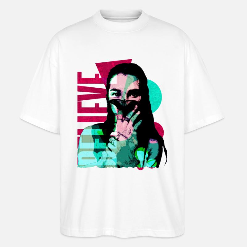 Frau mit Schmetterling - Stanley/Stella Oversized Unisex Bio T-Shirt Blaster 2.0 - Weiß