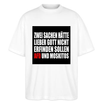 FCK AFD - Gegen Rechts - gegen nazis - moskitos - Stanley/Stella Oversized Unisex Bio T-Shirt Blaster 2.0 - Weiß - Vorne - Alina (178cm) & Michal (187cm)