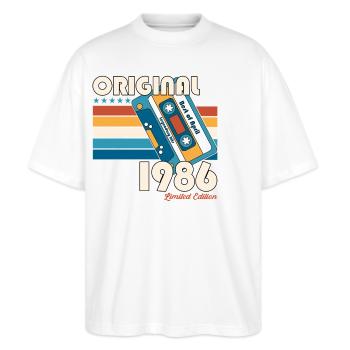 40ème anniversaire cadeau mari cassette avril 1986 - T-shirt bio Blaster 2.0 coupe oversize Stanley/Stella Unisexe - blanc - Devant - Alina (178cm) & Michal (187cm)