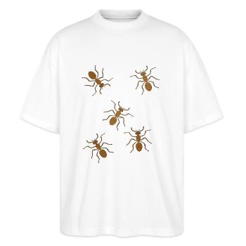 Myrer Insekter Insekt Myre - Stanley/Stella Oversize Unisex Øko T-shirt Blaster 2.0 - hvid - Foran - Alina (178cm) & Michal (187cm)