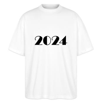 2024 Jahreszahl Datum Zahl Anno Kalenderjahr - Stanley/Stella Oversized Unisex Bio T-Shirt Blaster 2.0 - Weiß - Vorne - Alina (178cm) & Michal (187cm)