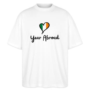 Auslandsjahr Irland - Auslandssemester - AuPair - Stanley/Stella Oversized Unisex Bio T-Shirt Blaster 2.0 - Weiß - Vorne - Alina (178cm) & Michal (187cm)