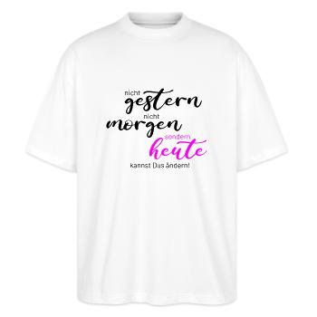 nicht gestern sondern heute - Stanley/Stella Oversized Unisex Bio T-Shirt Blaster 2.0 - Weiß - Vorne - Alina (178cm) & Michal (187cm)