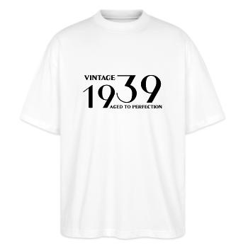 Vintage 1939 aged to perfection - T-shirt bio Blaster 2.0 coupe oversize Stanley/Stella Unisexe - blanc - Devant - Alina (178cm) & Michal (187cm)