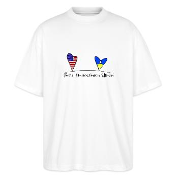 Feet in America, heart in Ukraine - Stanley/Stella Oversized Unisex Bio T-Shirt Blaster 2.0 - Weiß - Vorne - Alina (178cm) & Michal (187cm)