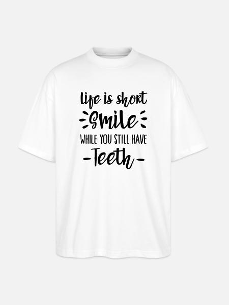 Life is short, smile, while you still have teeth - Stanley/Stella Oversize Unisex Øko T-shirt Blaster 2.0 - hvid