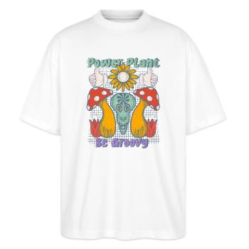 Power Plant Be Groovy - Stanley/Stella Oversized Unisex Bio T-Shirt Blaster 2.0 - Weiß - Vorne - Alina (178cm) & Michal (187cm)
