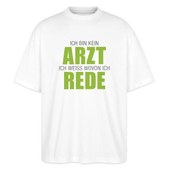 Arzt, Apotheke, Ich bin kein Arzt - Stanley/Stella Oversized Unisex Bio T-Shirt Blaster 2.0 - Weiß - Vorne - Alina (178cm) & Michal (187cm)