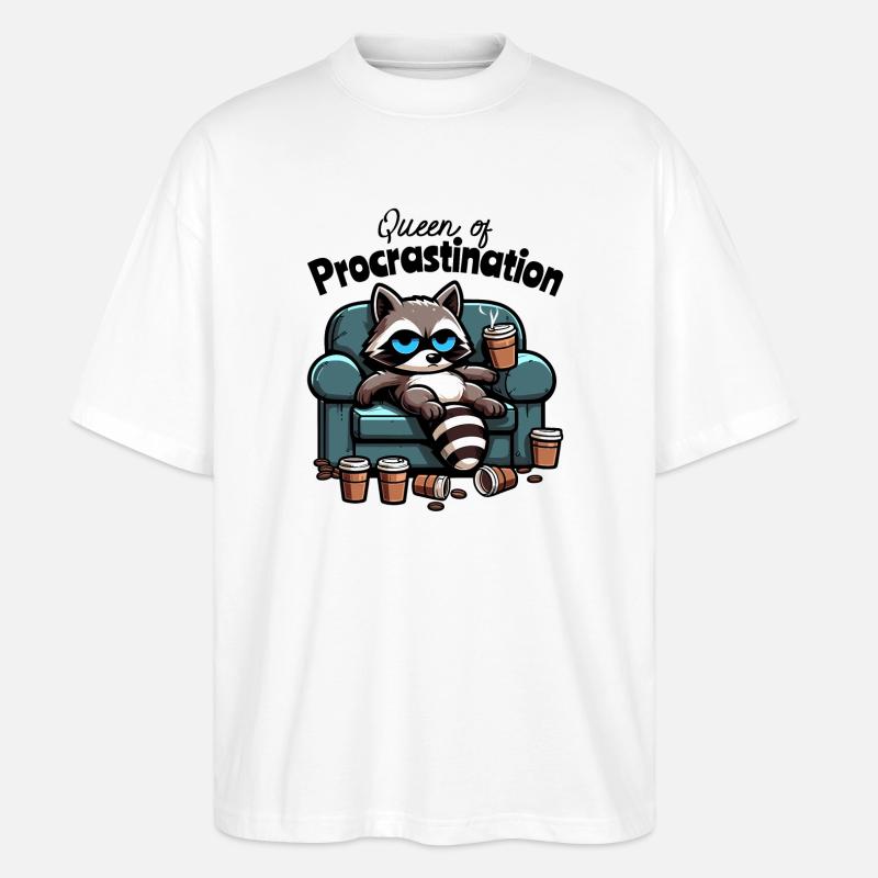 Queen of Procrastination – Waschbär am Sofa - Stanley/Stella Oversized Unisex Bio T-Shirt Blaster 2.0 - Weiß