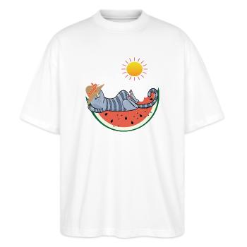 Katze mit Melone im Sonnenschein - Stanley/Stella Oversized Unisex Bio T-Shirt Blaster 2.0 - Weiß - Vorne - Alina (178cm) & Michal (187cm)