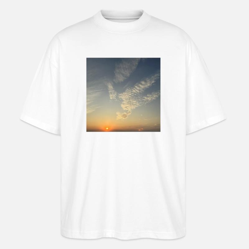 Abendhimmel mit Wolkenmeer - Stanley/Stella Oversized Unisex Bio T-Shirt Blaster 2.0 - Weiß