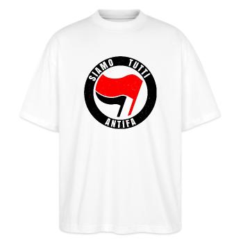 Siamo Tutti Antifa Antifaschismus Flagge Symbol - Stanley/Stella Oversized Unisex Bio T-Shirt Blaster 2.0 - Weiß - Vorne - Alina (178cm) & Michal (187cm)