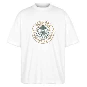 Kraken Tiefsee-Überwachungsteam Lustiger Mythos Kr - Stanley/Stella Oversized Unisex Bio T-Shirt Blaster 2.0 - Weiß - Vorne - Alina (178cm) & Michal (187cm)
