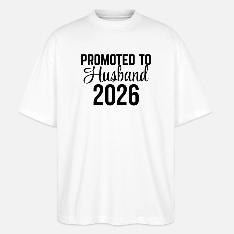Promoted to Husband 2026 – Ehemann Design - Stanley/Stella Oversized Unisex Bio T-Shirt Blaster 2.0 - Weiß