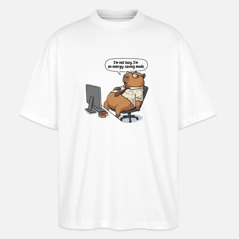 Energiesparender Capybara Biber am Arbeitsplatz - Stanley/Stella Oversized Unisex Bio T-Shirt Blaster 2.0 - Weiß