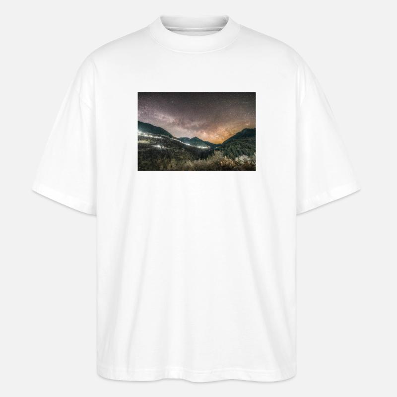 Die Milchstraße oberhalb der Agrafa-Berge - Stanley/Stella Oversized Unisex Bio T-Shirt Blaster 2.0 - Weiß