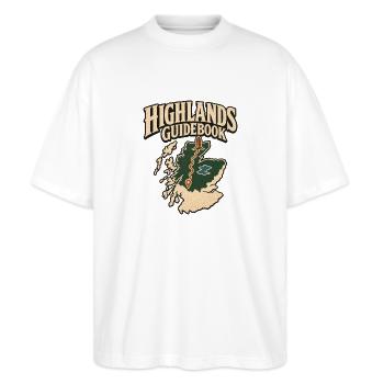 Scottish Highlands Reiseführer Kartenreiseabenteuer - Stanley/Stella Oversized Unisex Bio T-Shirt Blaster 2.0 - Weiß - Vorne - Alina (178cm) & Michal (187cm)