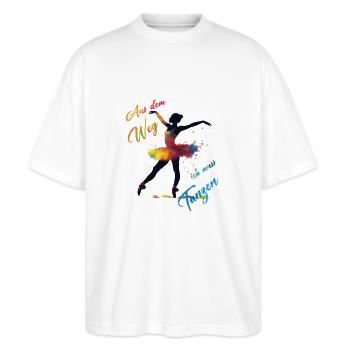 Aus dem Weg ich muss Tanzen - Tanzschule Ballett - Stanley/Stella Oversized Unisex Bio T-Shirt Blaster 2.0 - Weiß - Vorne - Alina (178cm) & Michal (187cm)