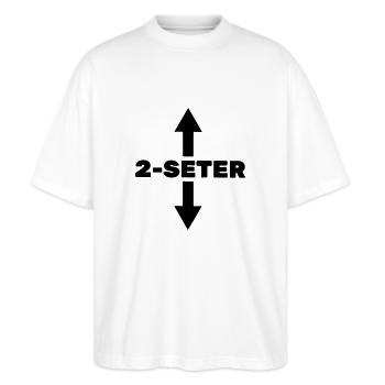 2 Sitze - Stanley/Stella Oversized Unisex Bio T-Shirt Blaster 2.0 - Weiß - Vorne - Alina (178cm) & Michal (187cm)