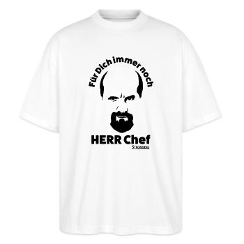 Stromberg Outline Gesicht Mit Spruch Herr Chef - Stanley/Stella Oversized Unisex Bio T-Shirt Blaster 2.0 - Weiß - Vorne - Alina (178cm) & Michal (187cm)