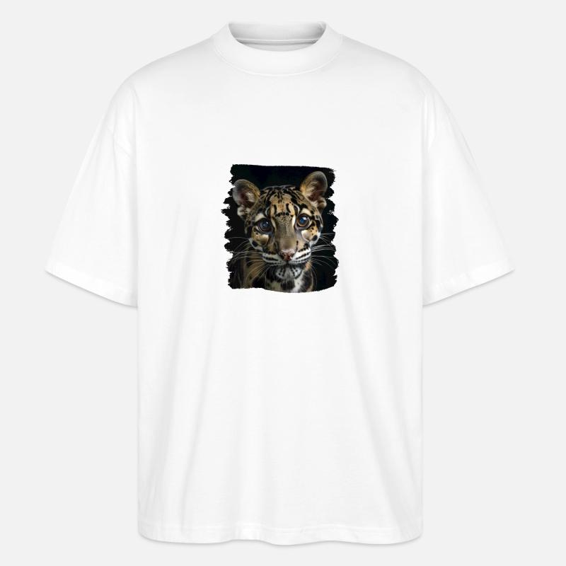 Clouded Leopard Nebelparder - Stanley/Stella Oversized Unisex Bio T-Shirt Blaster 2.0 - Weiß