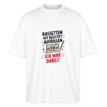 Kassetten Retro - Stanley/Stella Oversized Unisex Bio T-Shirt Blaster 2.0 - Weiß - Vorne - Alina (178cm) & Michal (187cm)