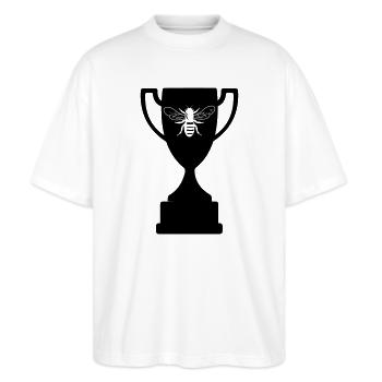 Cup with cut-out bee - Stanley/Stella Oversized Unisex Organic T-shirt Blaster 2.0 - white - Front - Alina (178cm) & Michal (187cm)