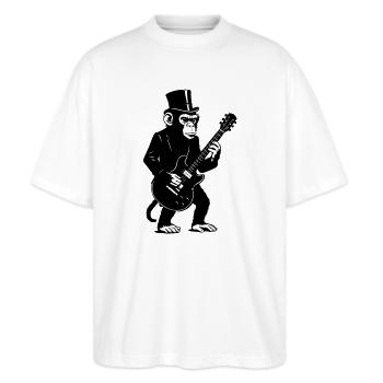 Elegant Affe mit Gitarre im Top Hat - Stanley/Stella Oversized Unisex Bio T-Shirt Blaster 2.0 - Weiß - Vorne - Alina (178cm) & Michal (187cm)